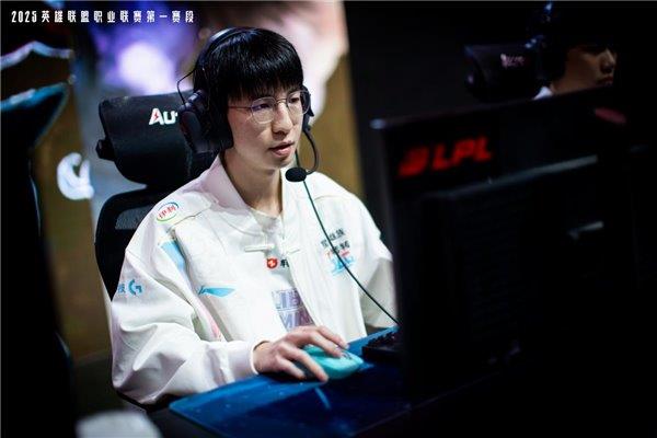 26年英雄联盟职业联赛 为玩家带来超凡体验瓦利棋牌无畏竞巅峰！傲风携手2025-20(图4)