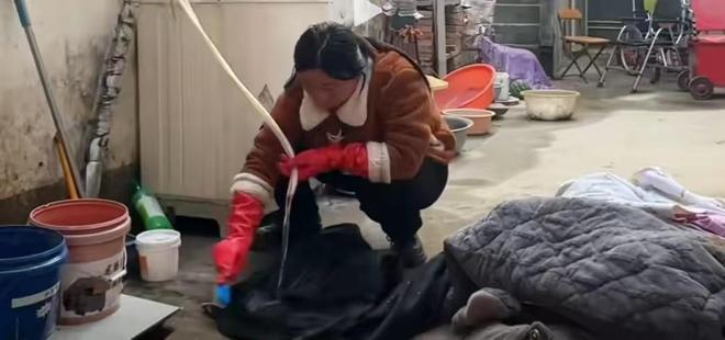 崩溃嘶吼撕开了4500万家庭的隐痛！瓦力棋牌游戏“还过个屁年！”河南女子(图3)
